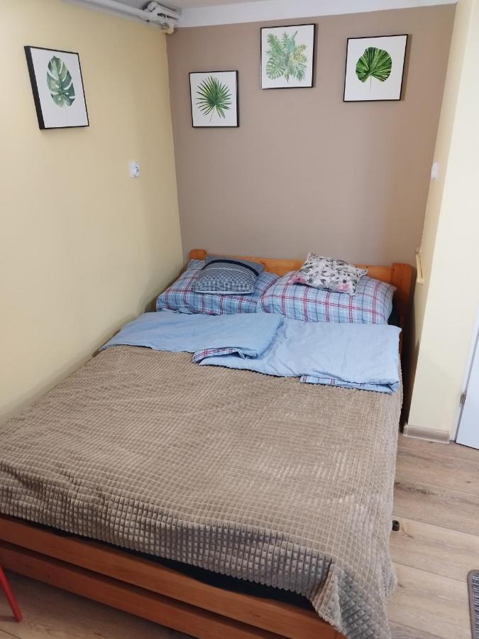 Tanie Noclegi Mieszkanka Zyrardow Exteriör bild
